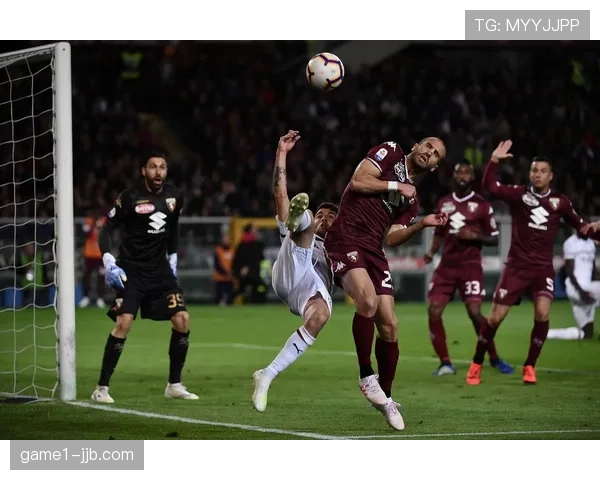 AC米兰托莫里上抢时机把握精准 破坏都灵多次反击尝试 AC米兰托莫里上抢时机把握精准 破坏都灵多次反击尝试